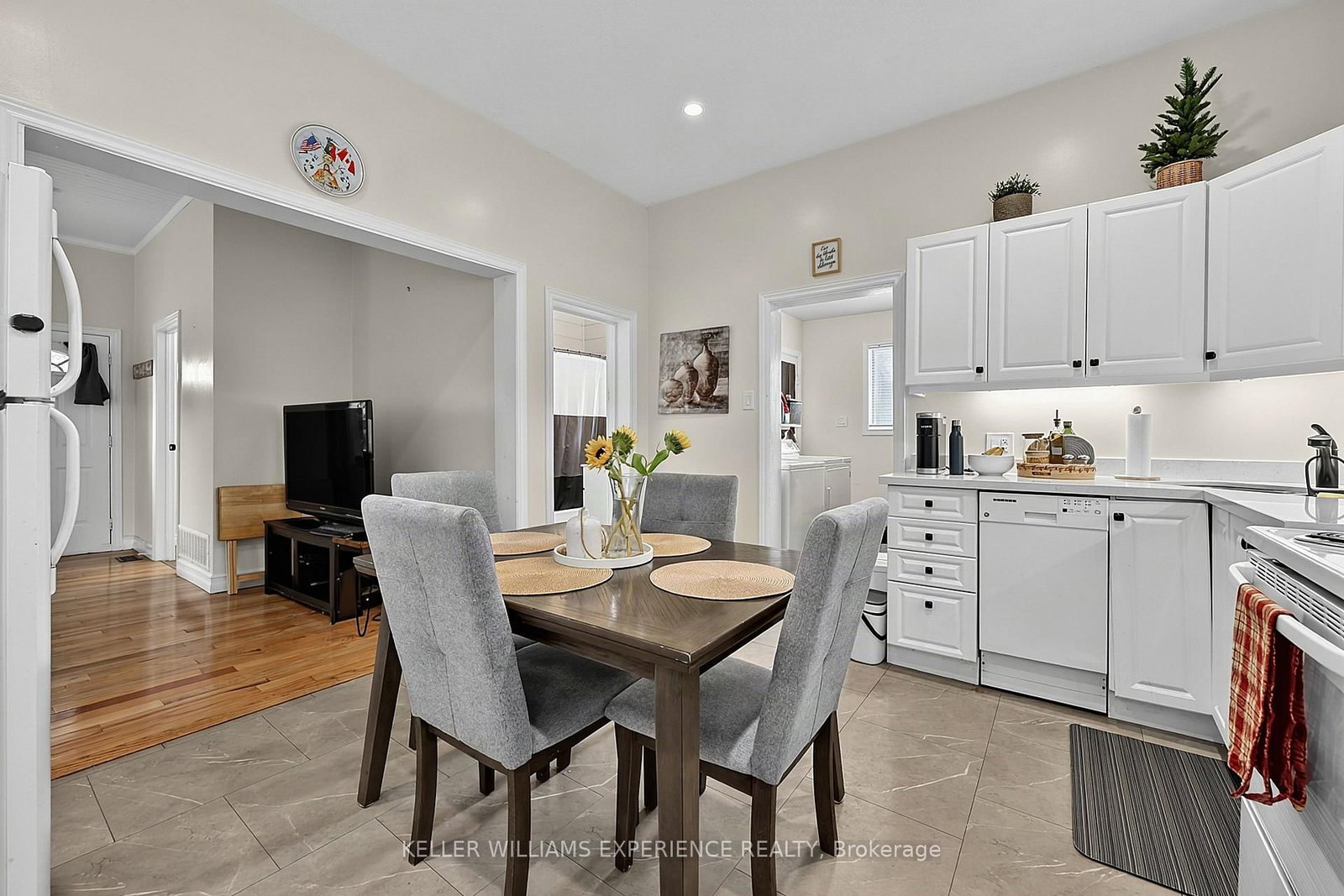 19 Centre Street • Barrie, ON photo 8