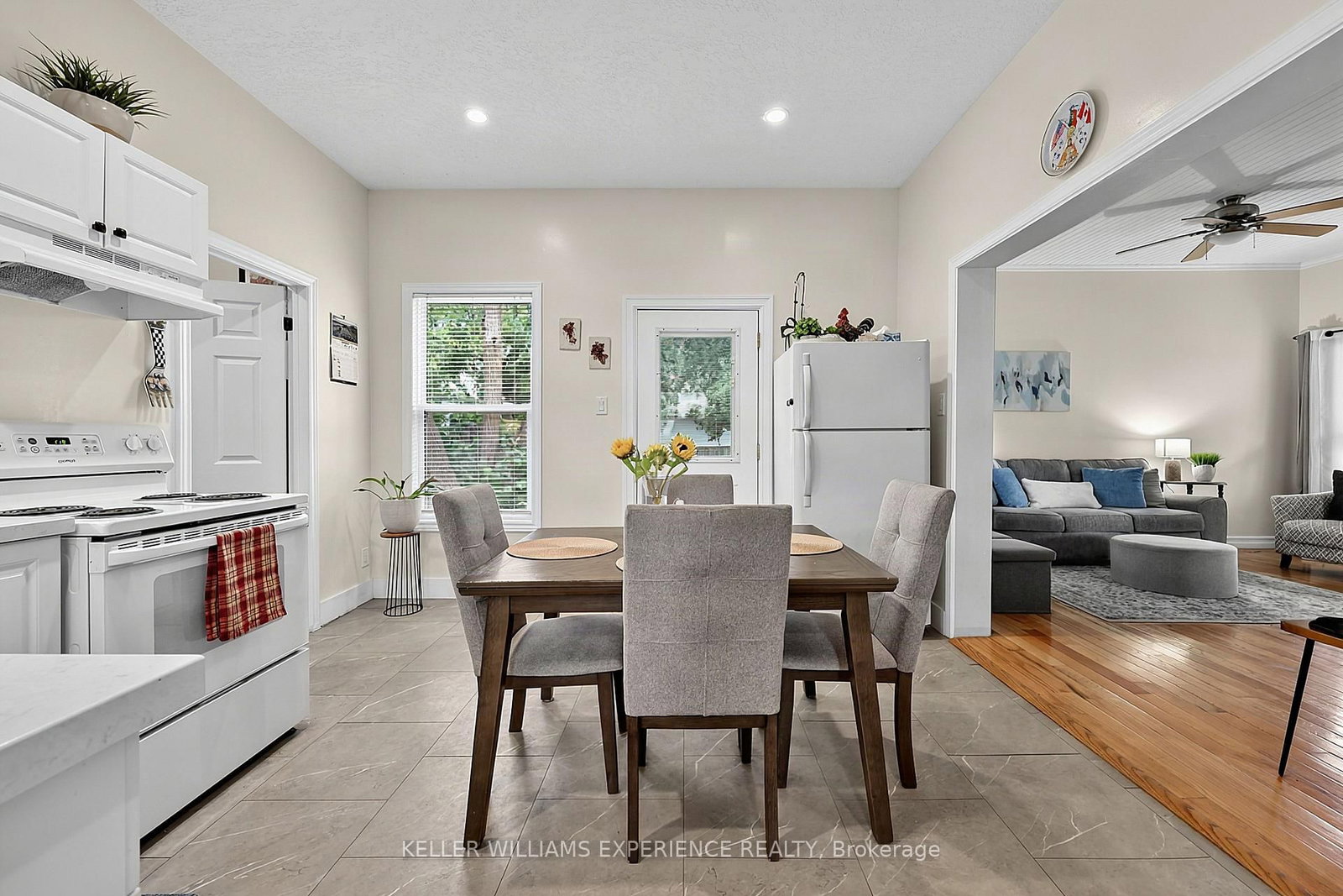 19 Centre Street • Barrie, ON photo 9