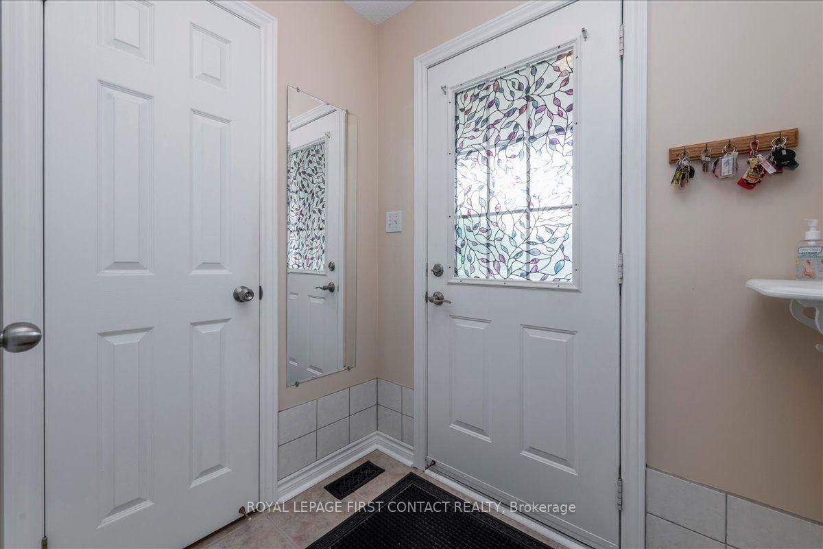 28 Pass Court • Barrie, ON photo 4
