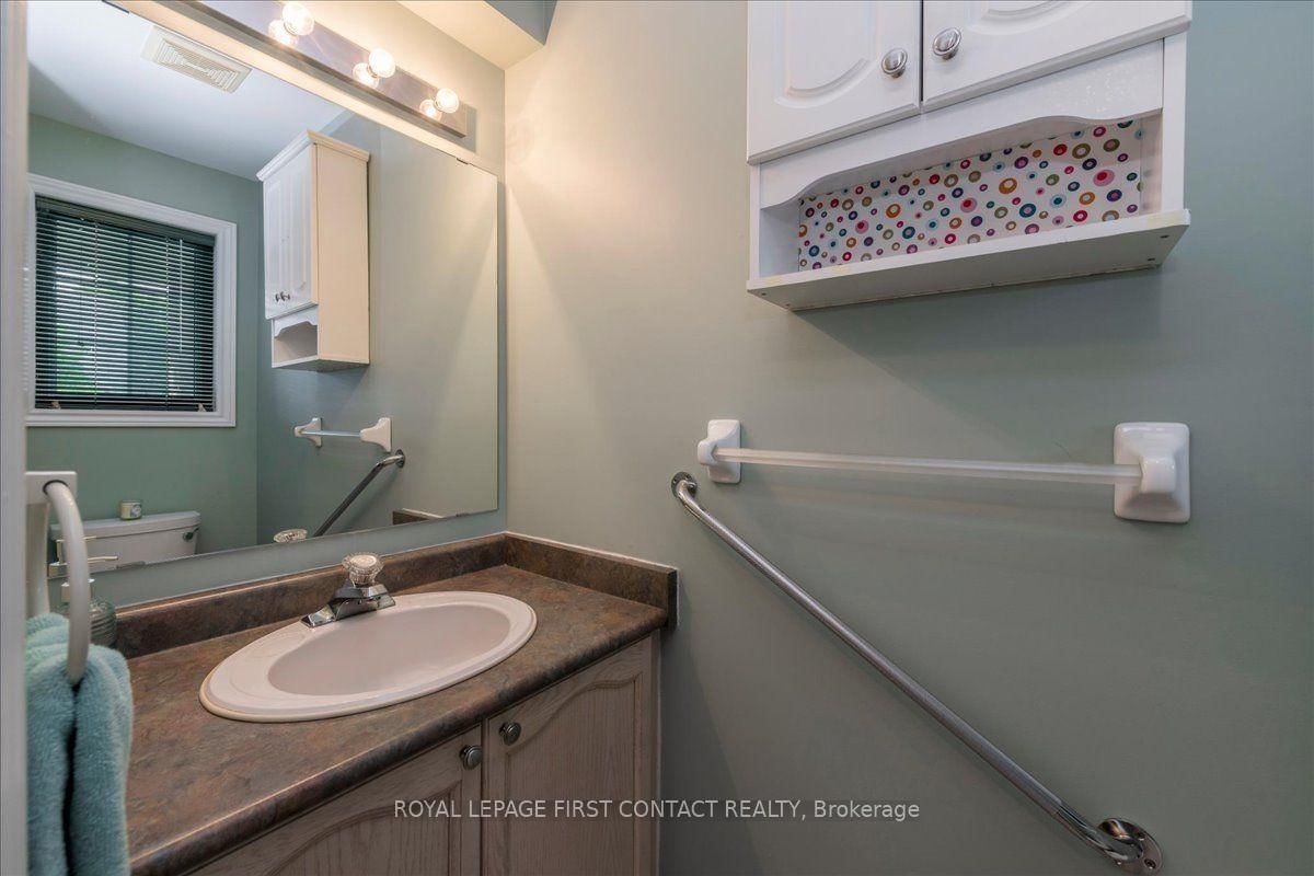 28 Pass Court • Barrie, ON photo 5