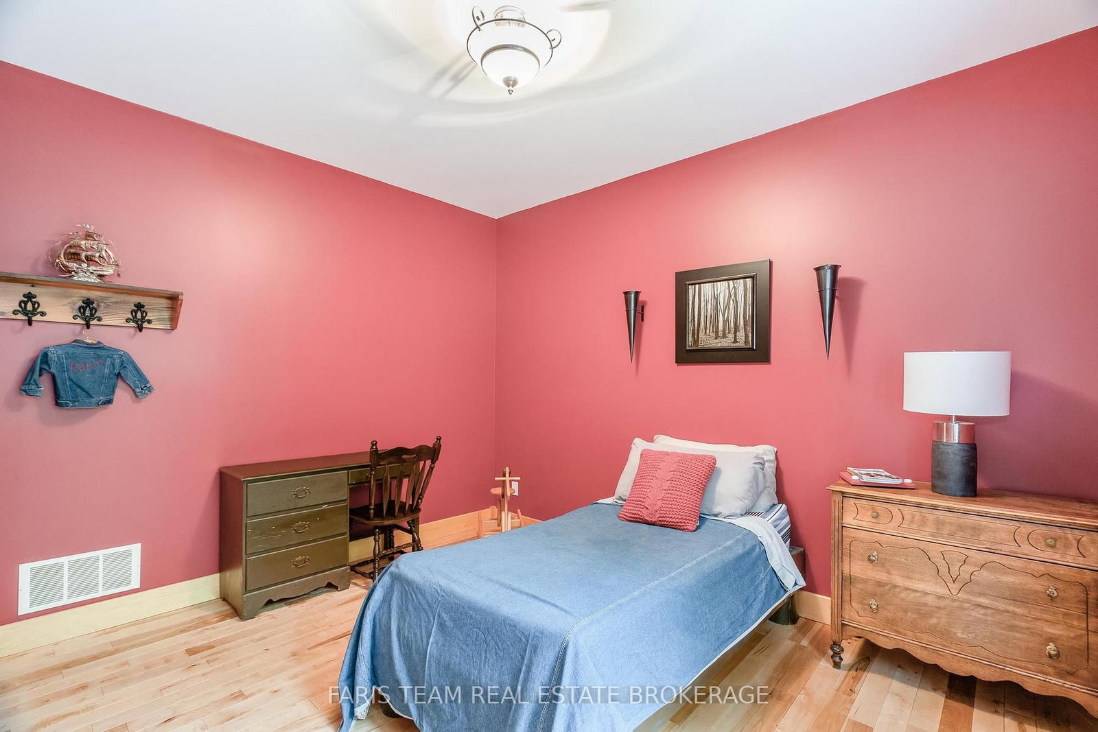 697 Lafontaine Road E • Tiny, ON photo 16