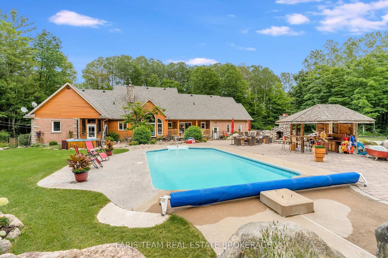 697 Lafontaine Road E • Tiny, ON photo 34