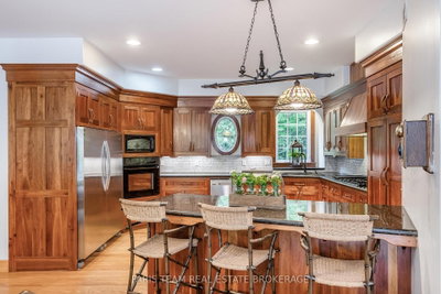 697 Lafontaine Road E • Tiny, ON photo 8