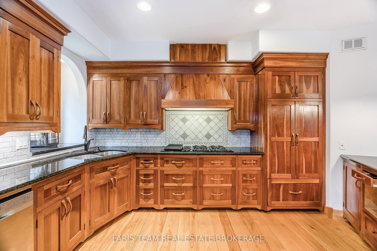 697 Lafontaine Road E • Tiny, ON photo 9
