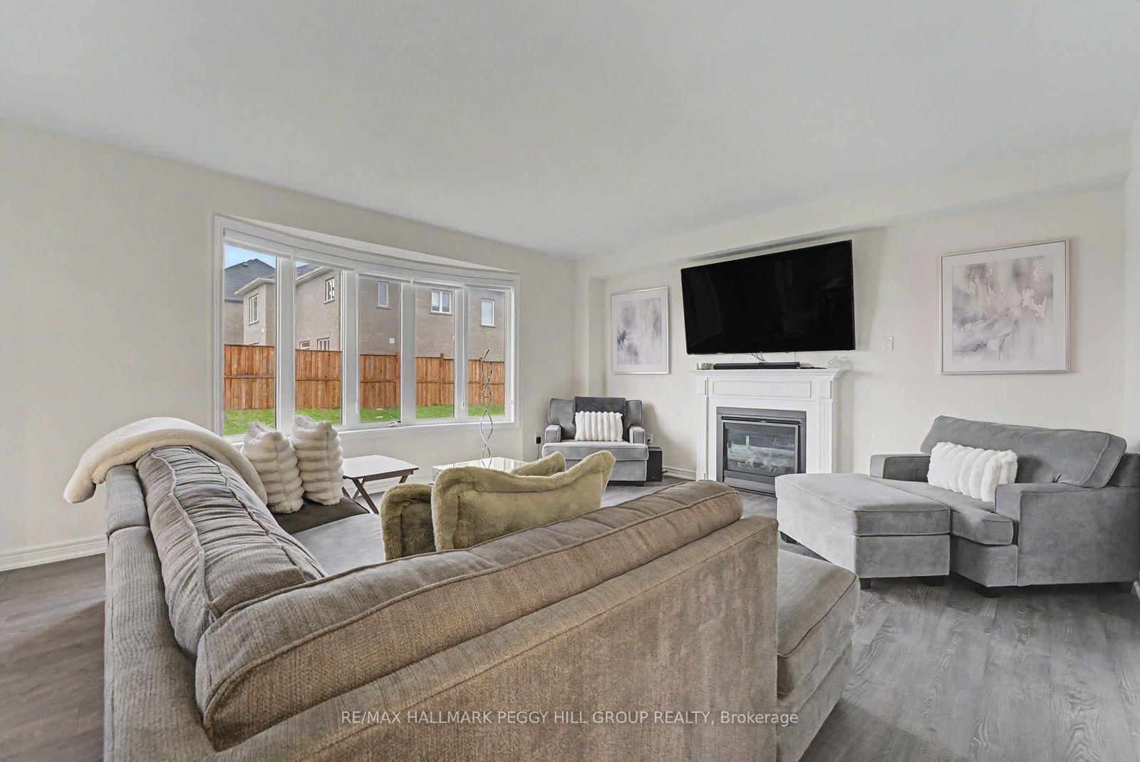 113 Rugman Crescent • Springwater, ON photo 4