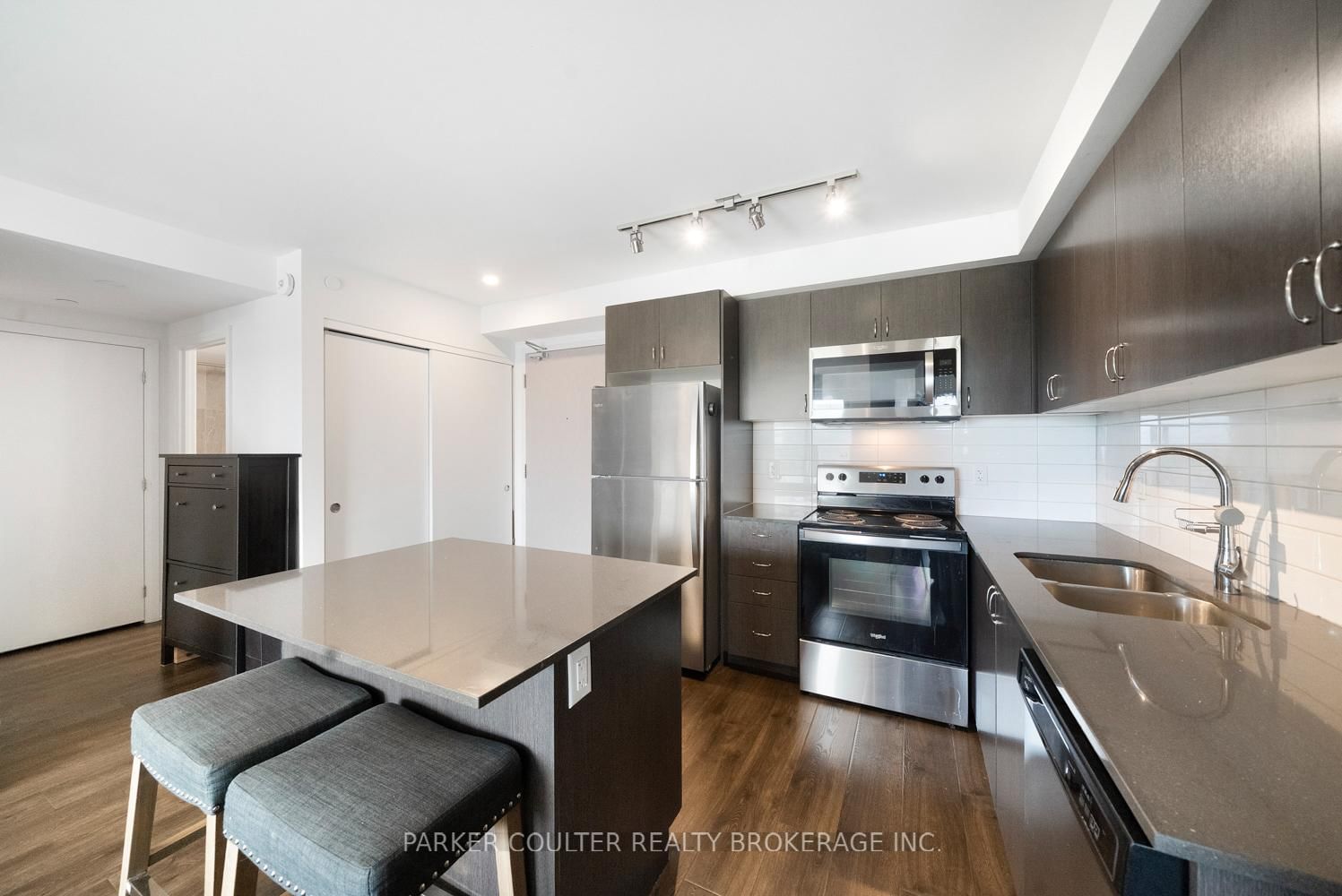 58 Lakeside Terrace • #909 • Barrie, ON photo 11