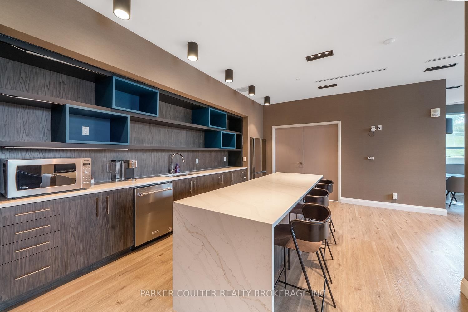 58 Lakeside Terrace • #909 • Barrie, ON photo 32