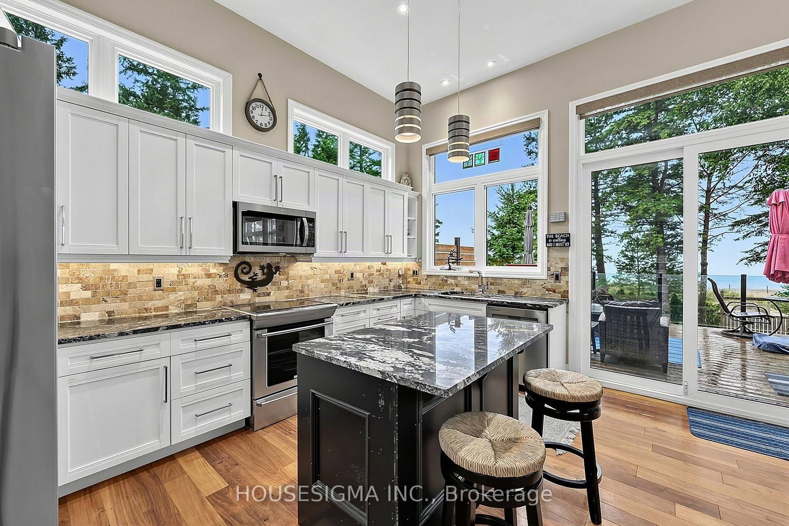 1046 River Road • Wasaga Beach, ON photo 8