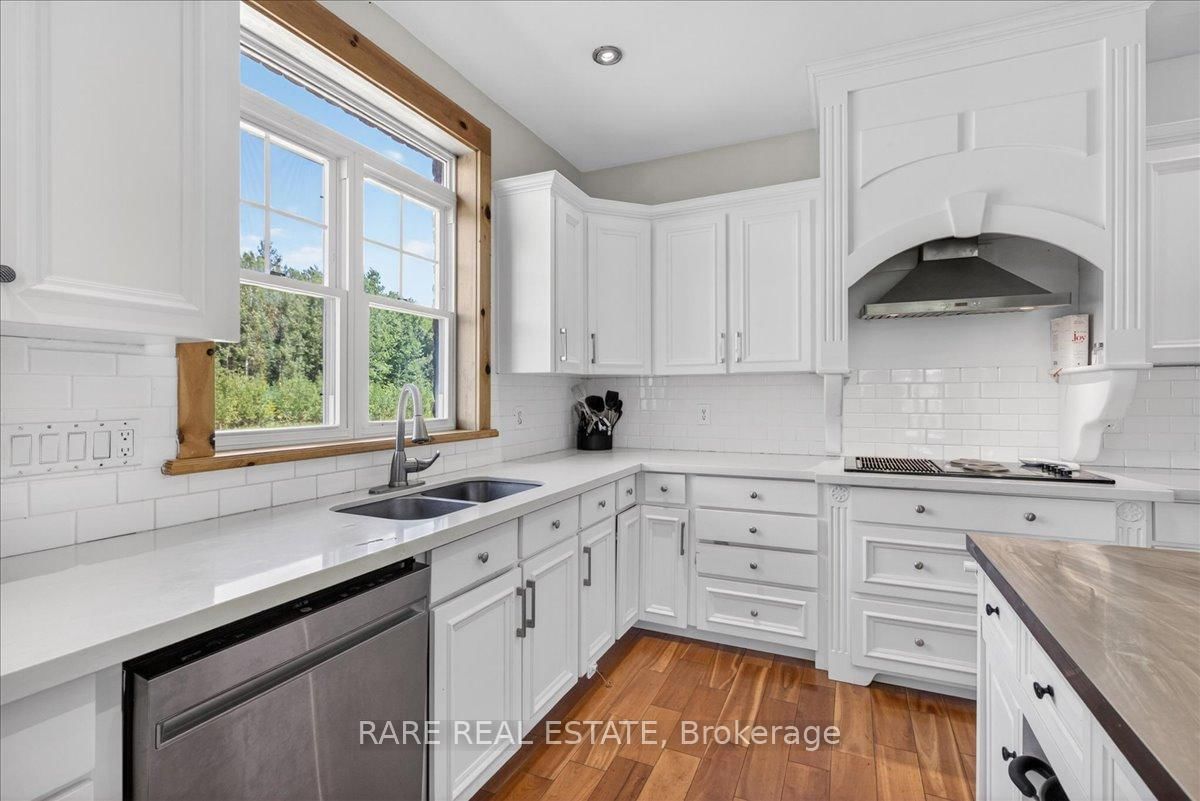 3938 Hogback Road • Clearview, ON photo 15