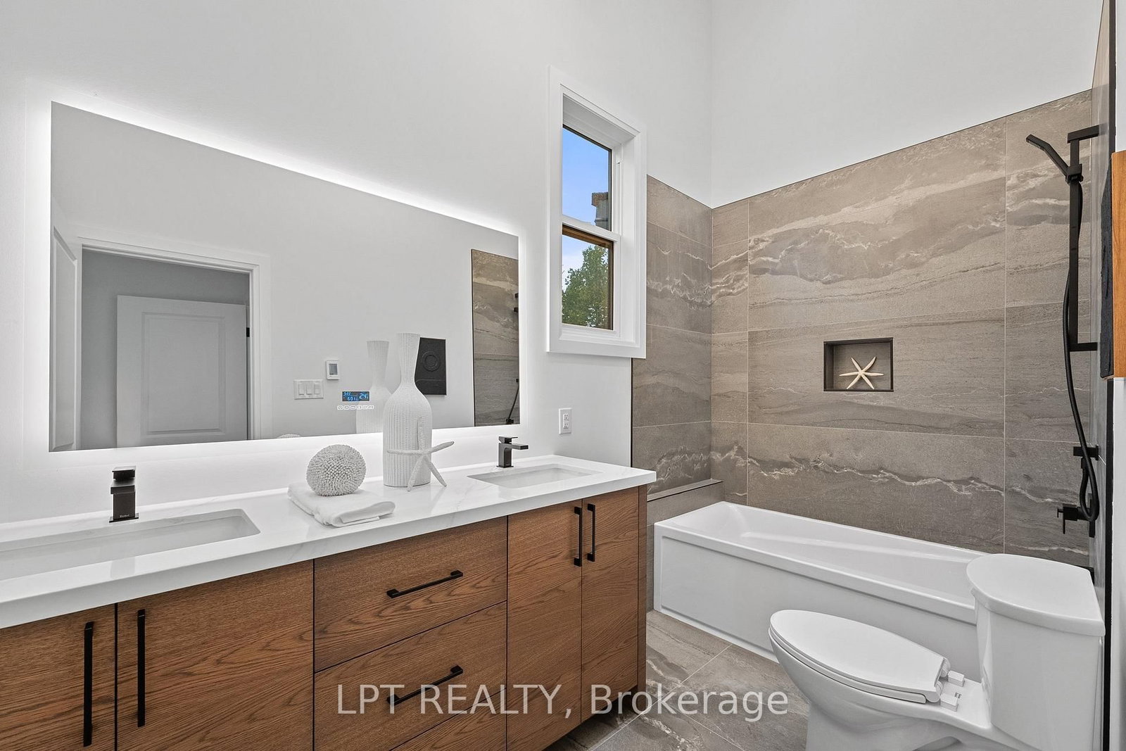 168 Berczy Street • Barrie, ON photo 22