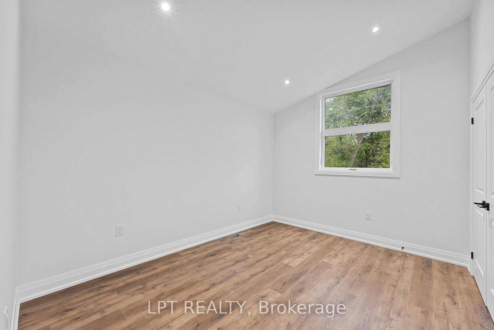 168 Berczy Street • Barrie, ON photo 23