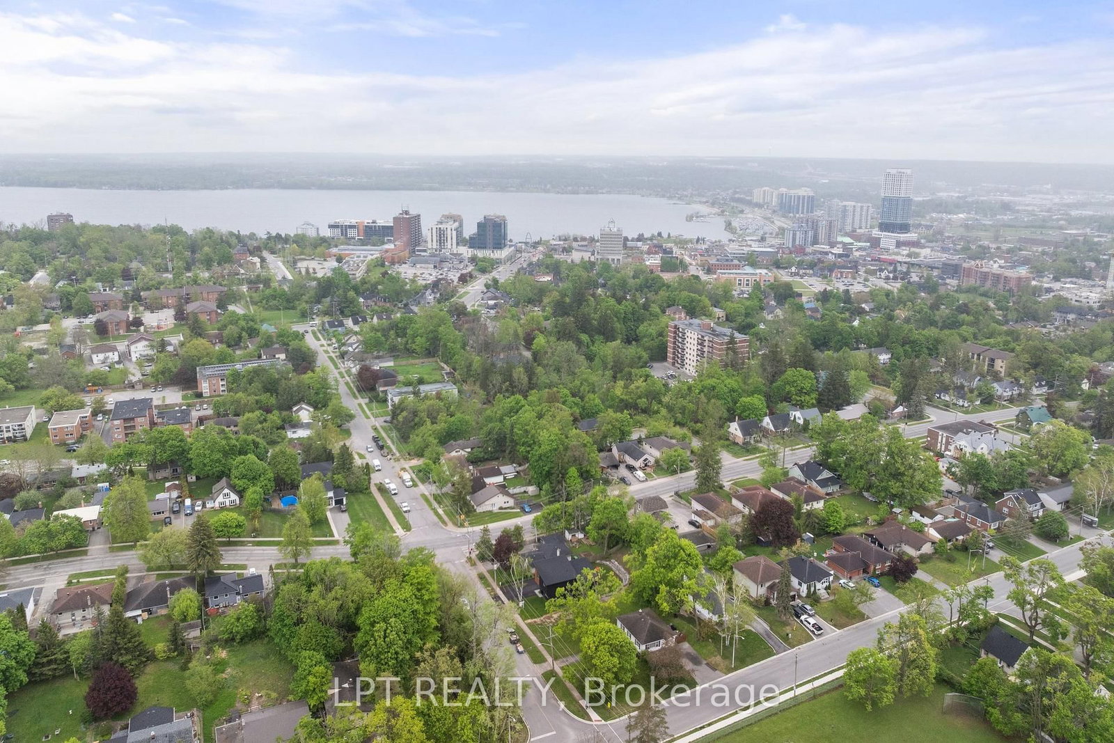 168 Berczy Street • Barrie, ON photo 3