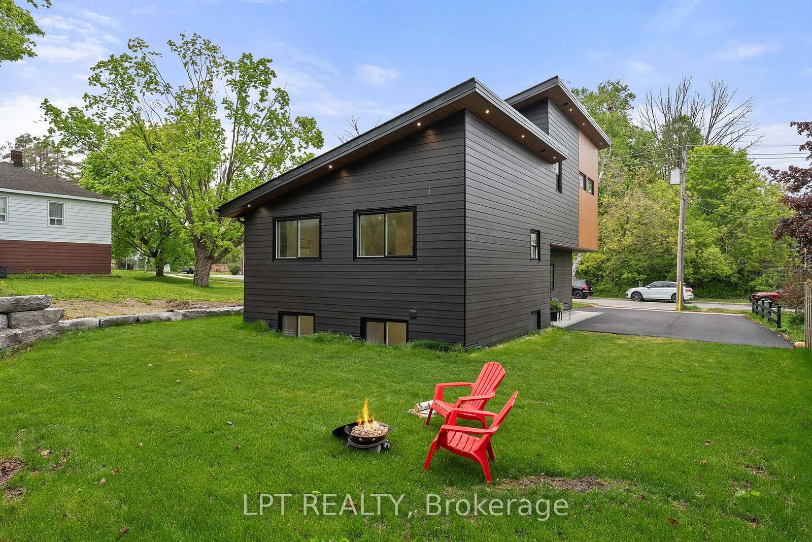 168 Berczy Street • Barrie, ON photo 5