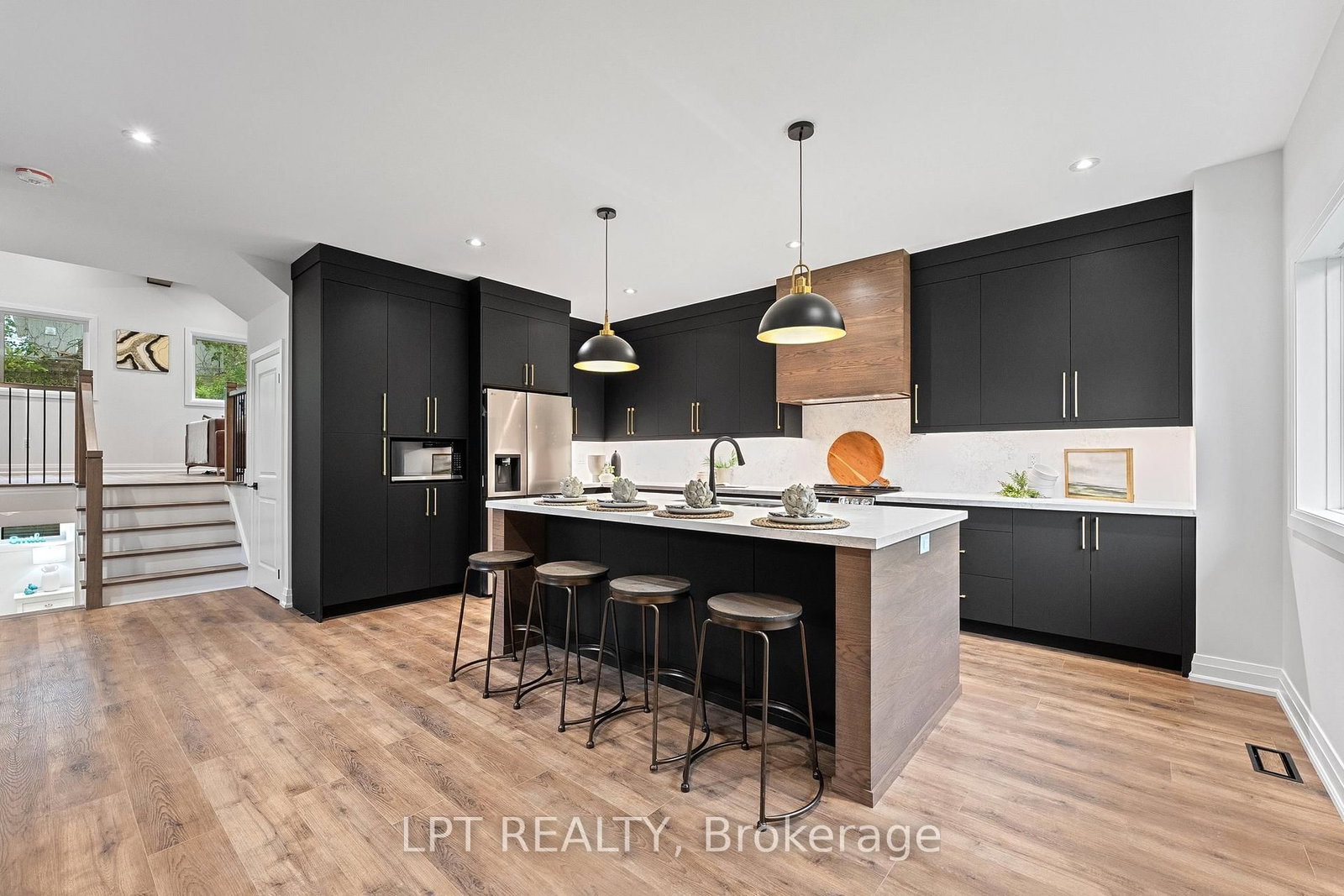 168 Berczy Street • Barrie, ON photo 6
