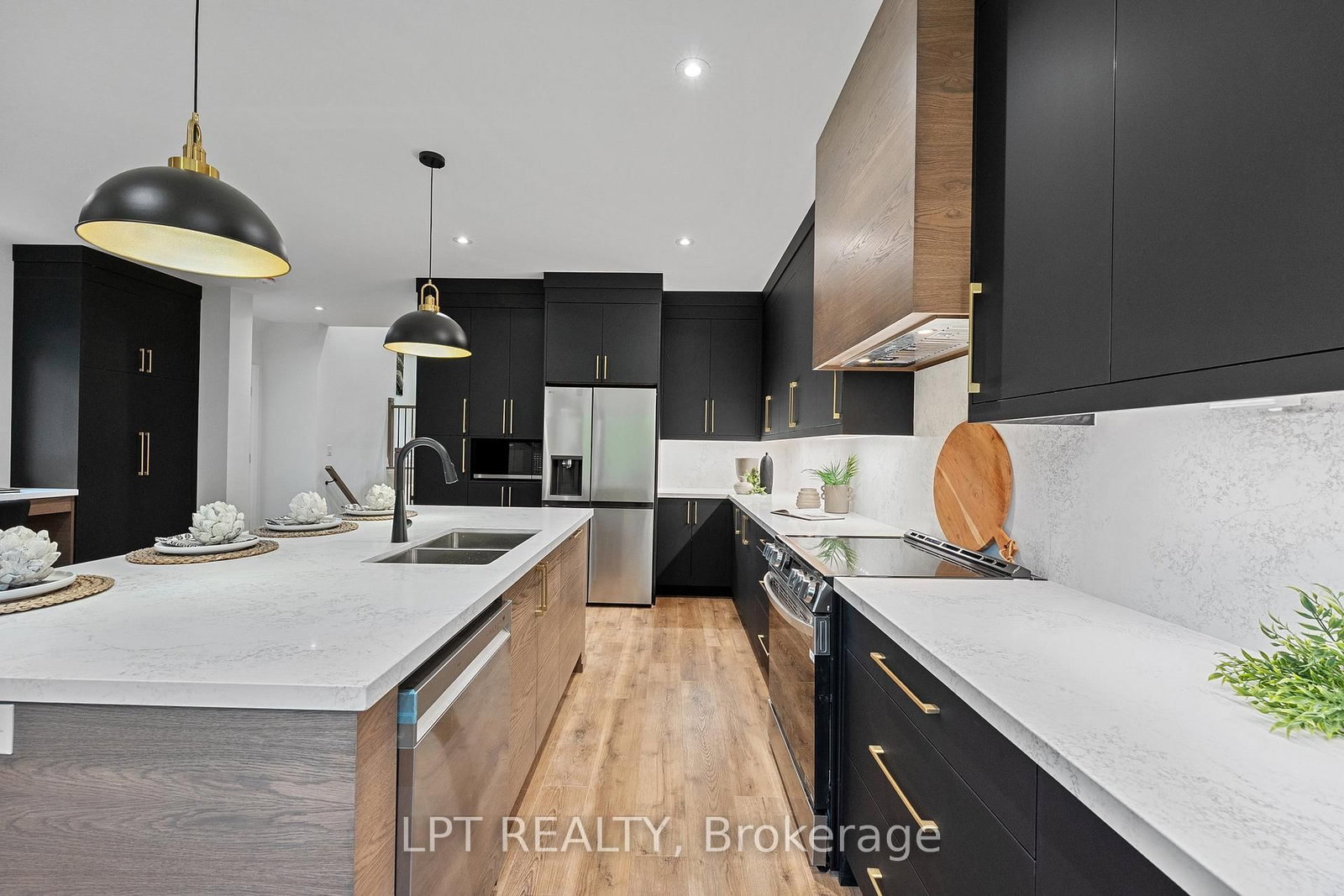 168 Berczy Street • Barrie, ON photo 8