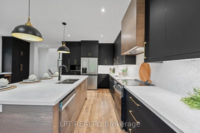 168 Berczy Street • Barrie, ON photo 8