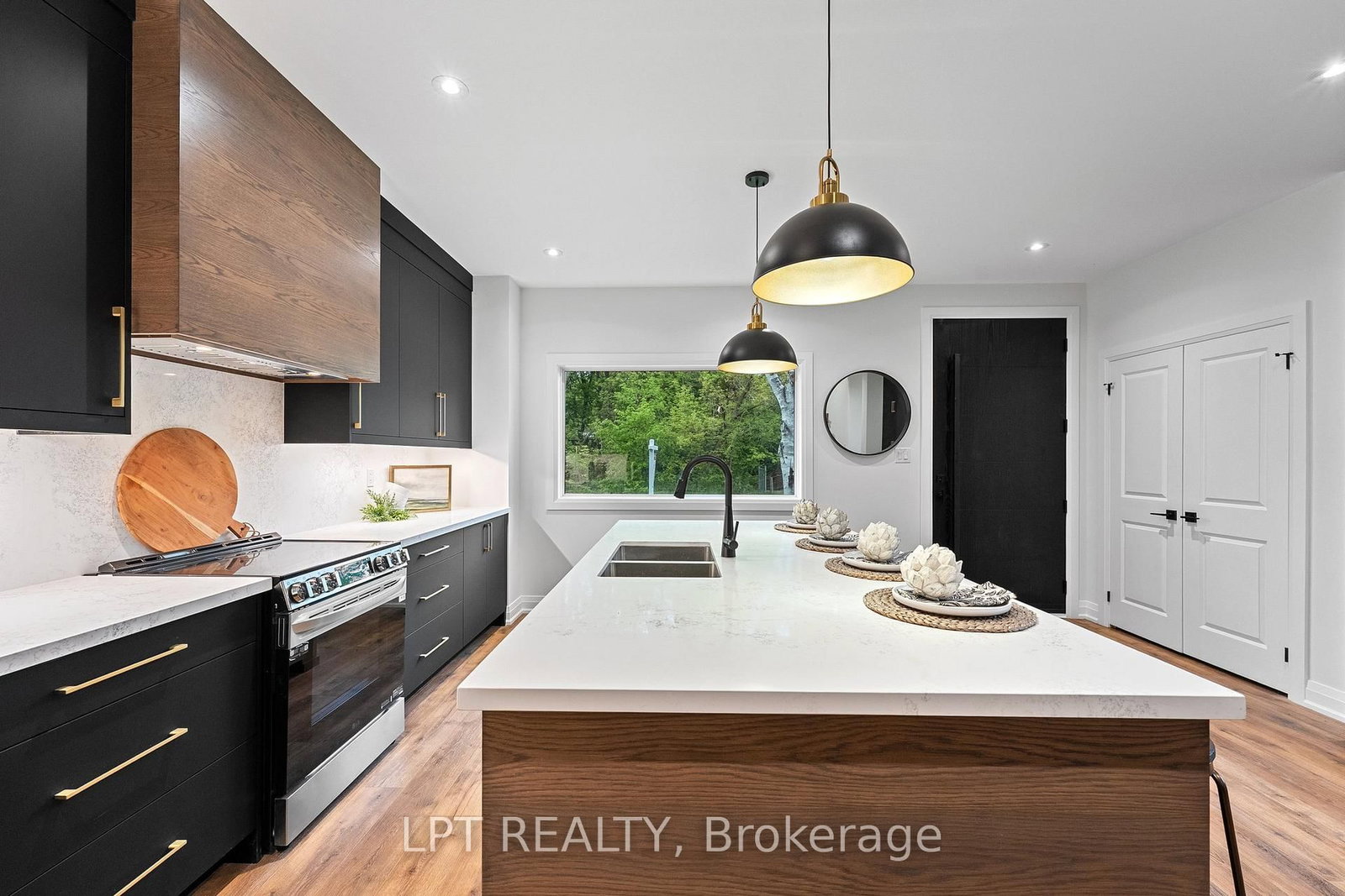 168 Berczy Street • Barrie, ON photo 9