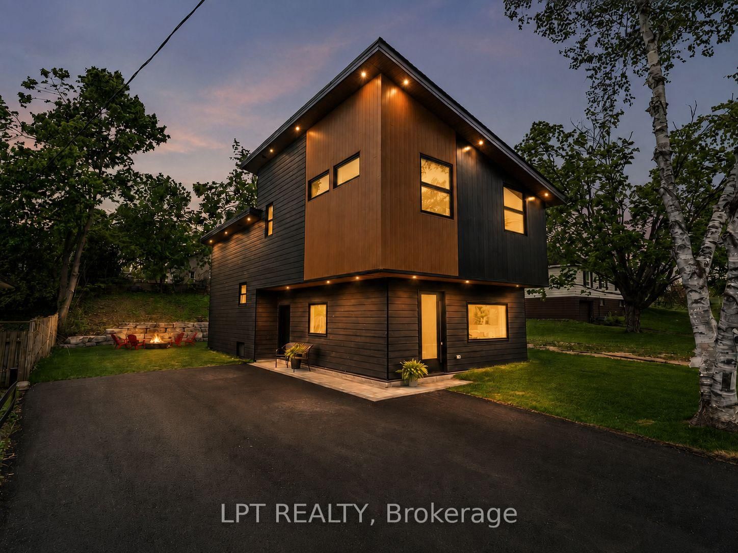Detached House for sale at 168 Berczy Street, Barrie, Ontario, L4M 3R6 - Wellington - MLS: S13739866