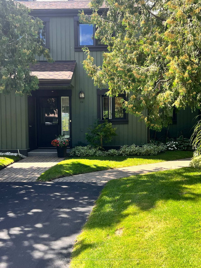 12 - 152 Escarpment Crescent