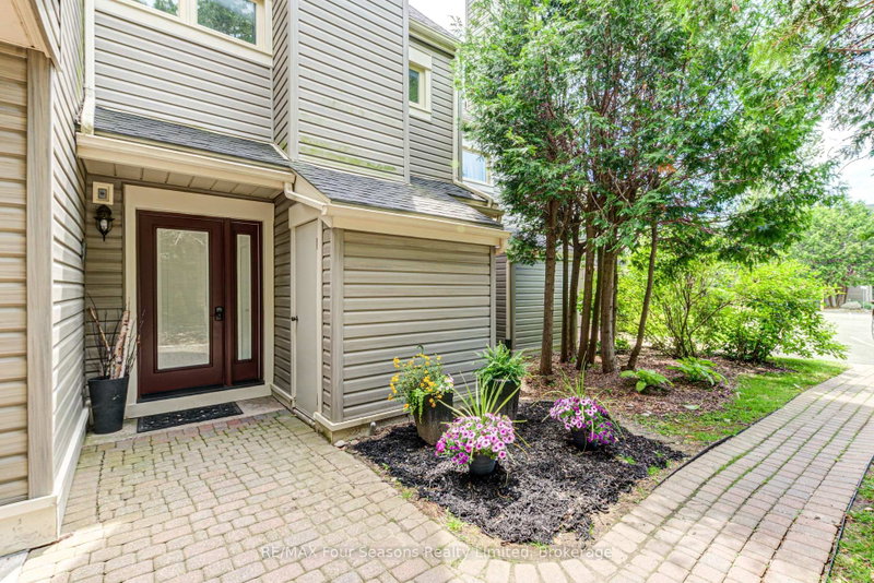 471 Oxbow Crescent
