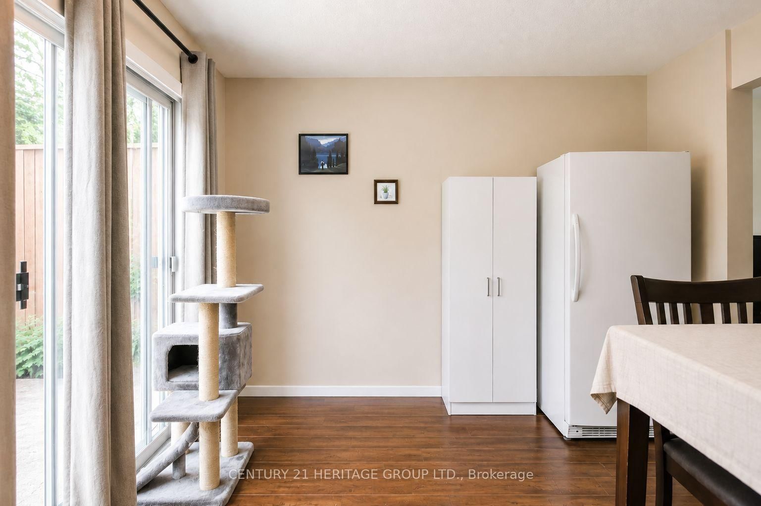 85 Chaucer Crescent • Barrie, ON photo 5