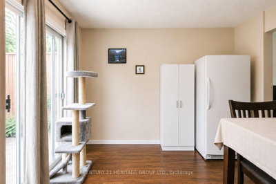 85 Chaucer Crescent • Barrie, ON photo 5