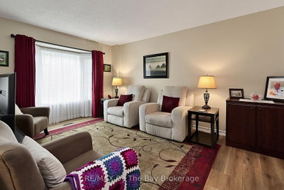 49 Royal Beech Drive • Wasaga Beach, ON photo 4