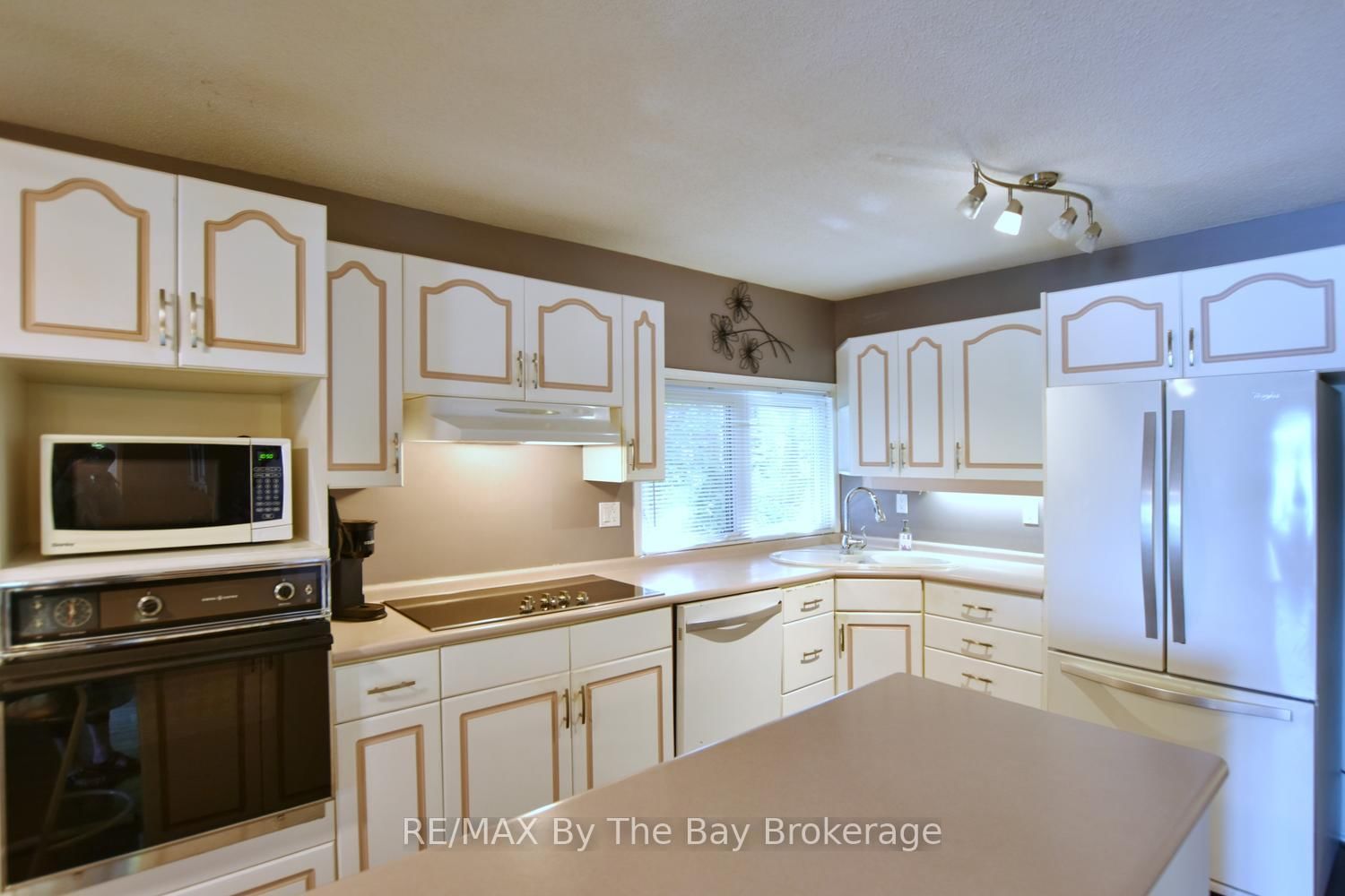 2284 South Orr Lake Road • Springwater, ON photo 14
