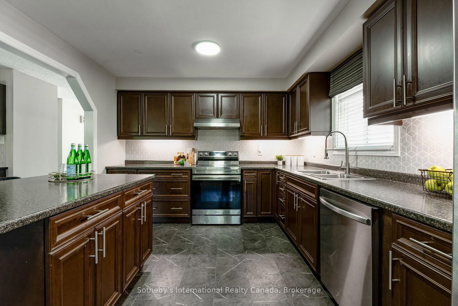 53 Royal Beech Drive • Wasaga Beach, ON photo 11