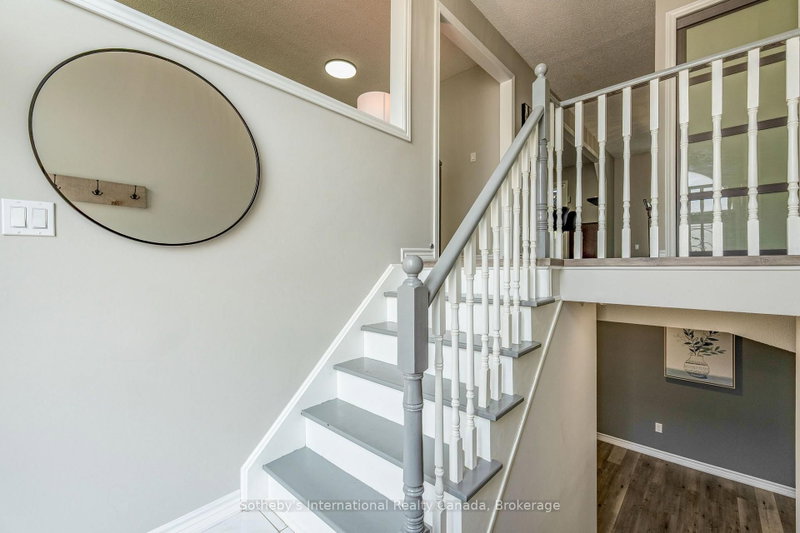 53 Royal Beech Dr photo 4