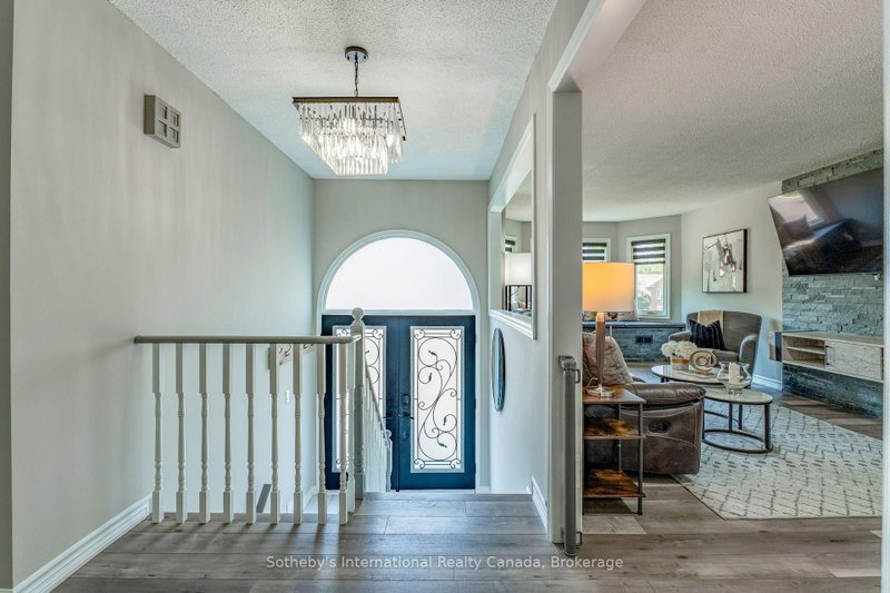 53 Royal Beech Dr photo 5