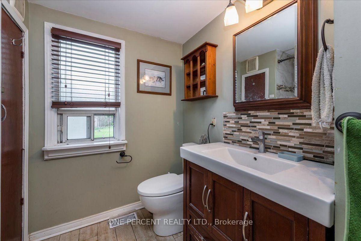 224 Foster Drive • Barrie, ON photo 4