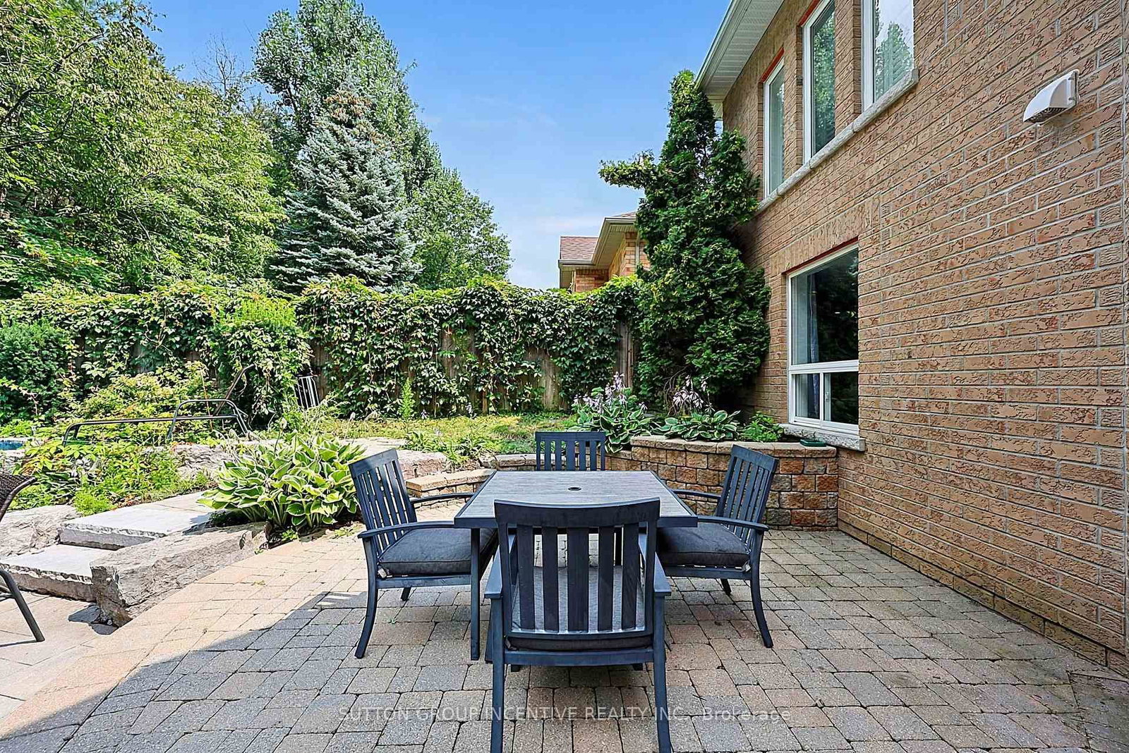 102 CUMMING Drive • Barrie, ON photo 11