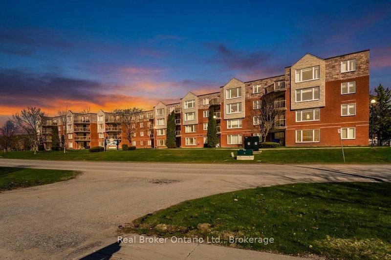 402 - 11 Beck Boulevard