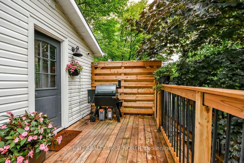 27 Nida Drive • Tiny, ON photo 2