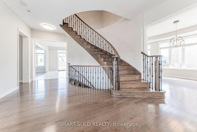 56 Redmond Crescent • Springwater, ON photo 4