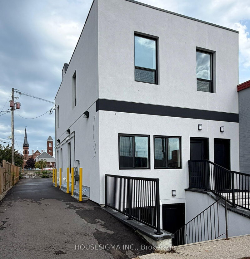Upper Unit - 28 West Street N