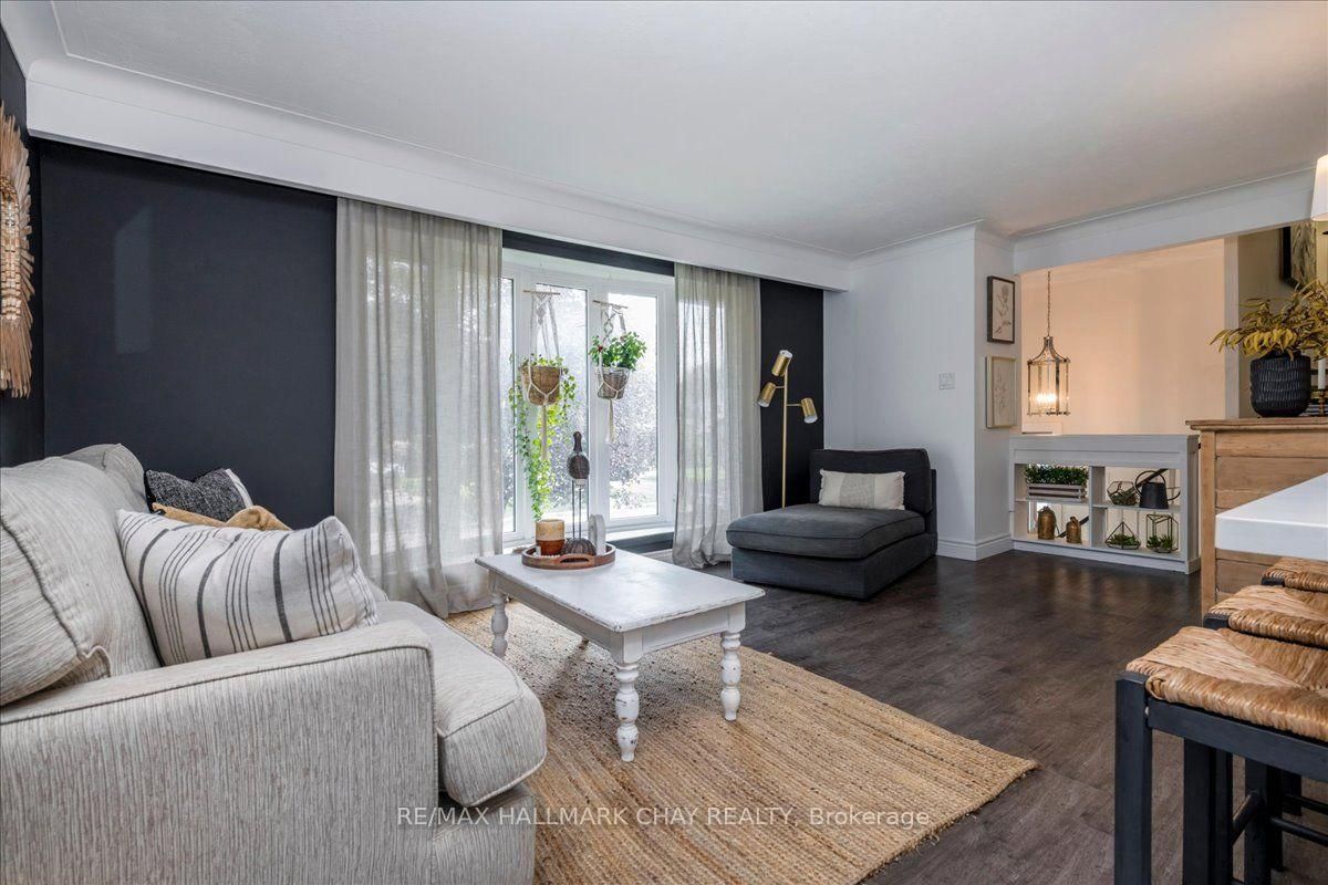19 Highcroft Road • Barrie, ON photo 6