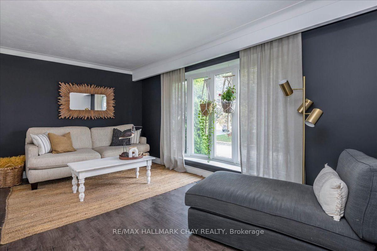 19 Highcroft Road • Barrie, ON photo 8