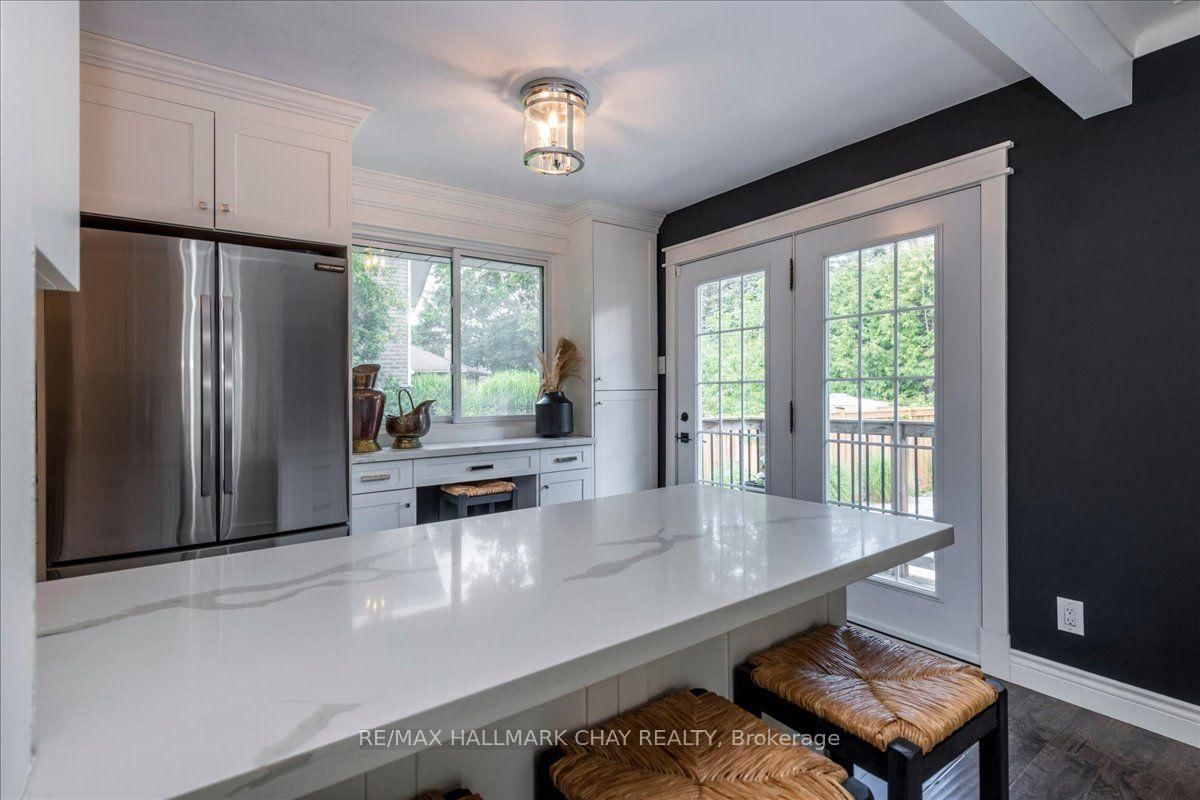 19 Highcroft Road • Barrie, ON photo 9