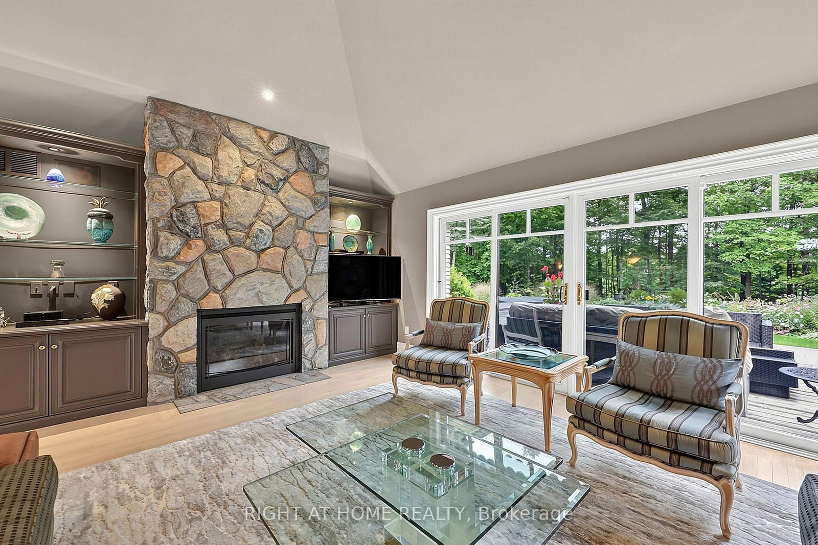 13 Alpine Way • Oro-Medonte, ON photo 12