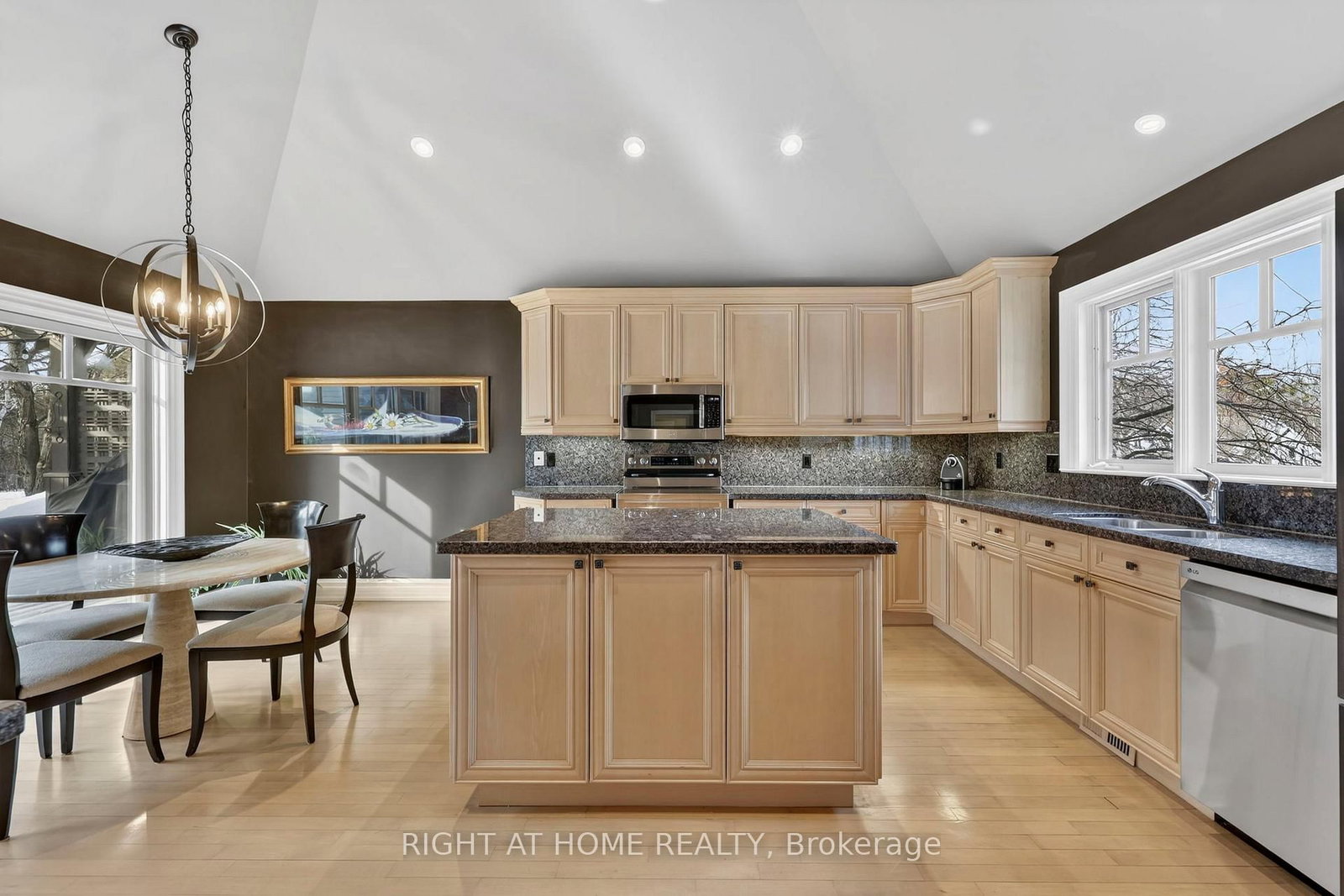 13 Alpine Way • Oro-Medonte, ON photo 14