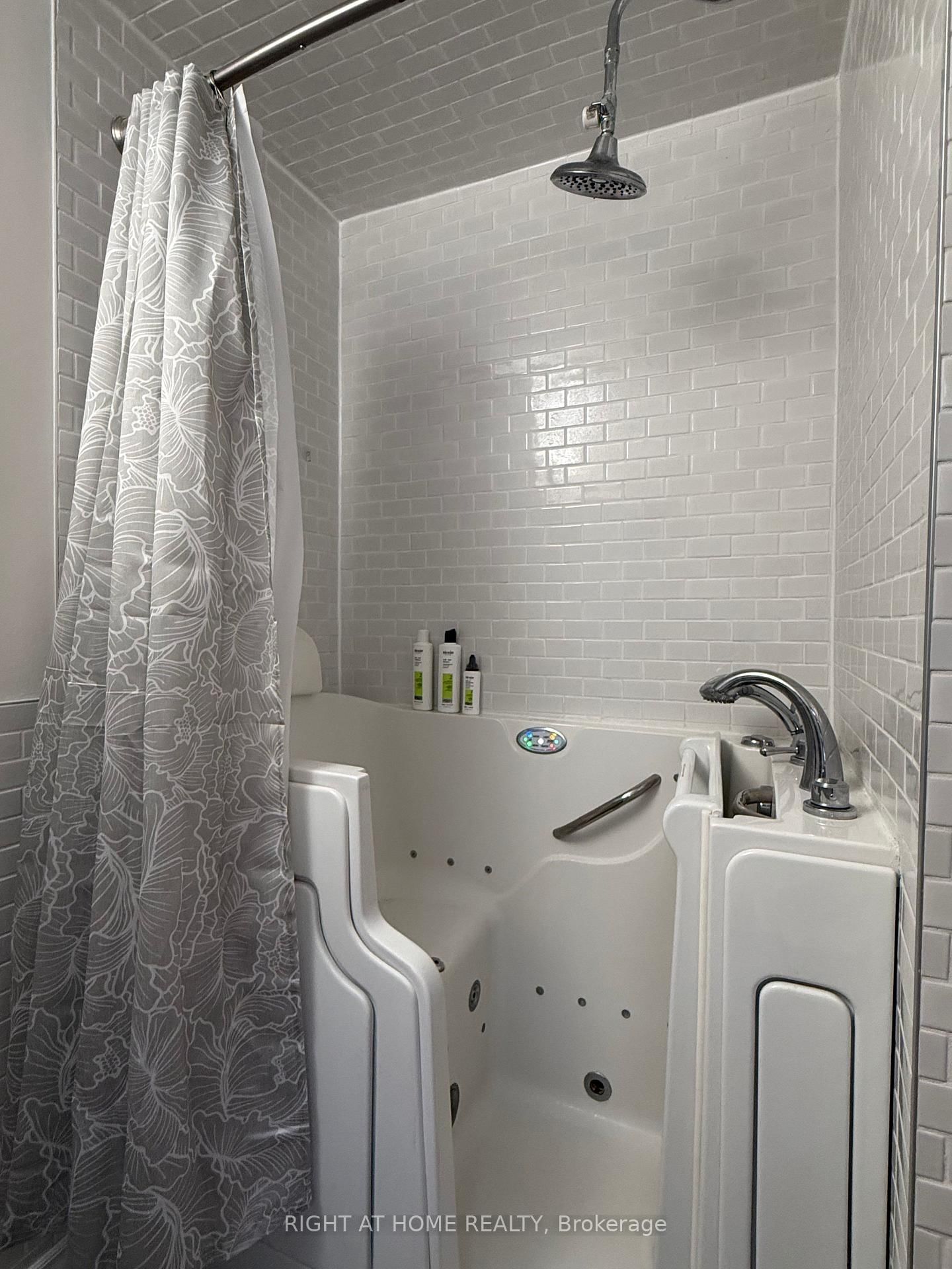 605 Oxbow Park Drive • Wasaga Beach, ON photo 10