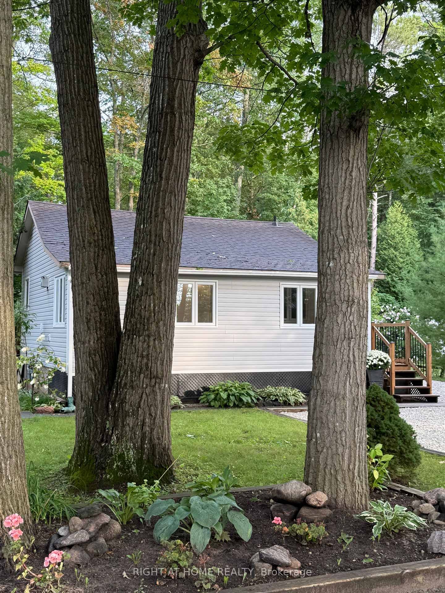 605 Oxbow Park Drive • Wasaga Beach, ON photo 12