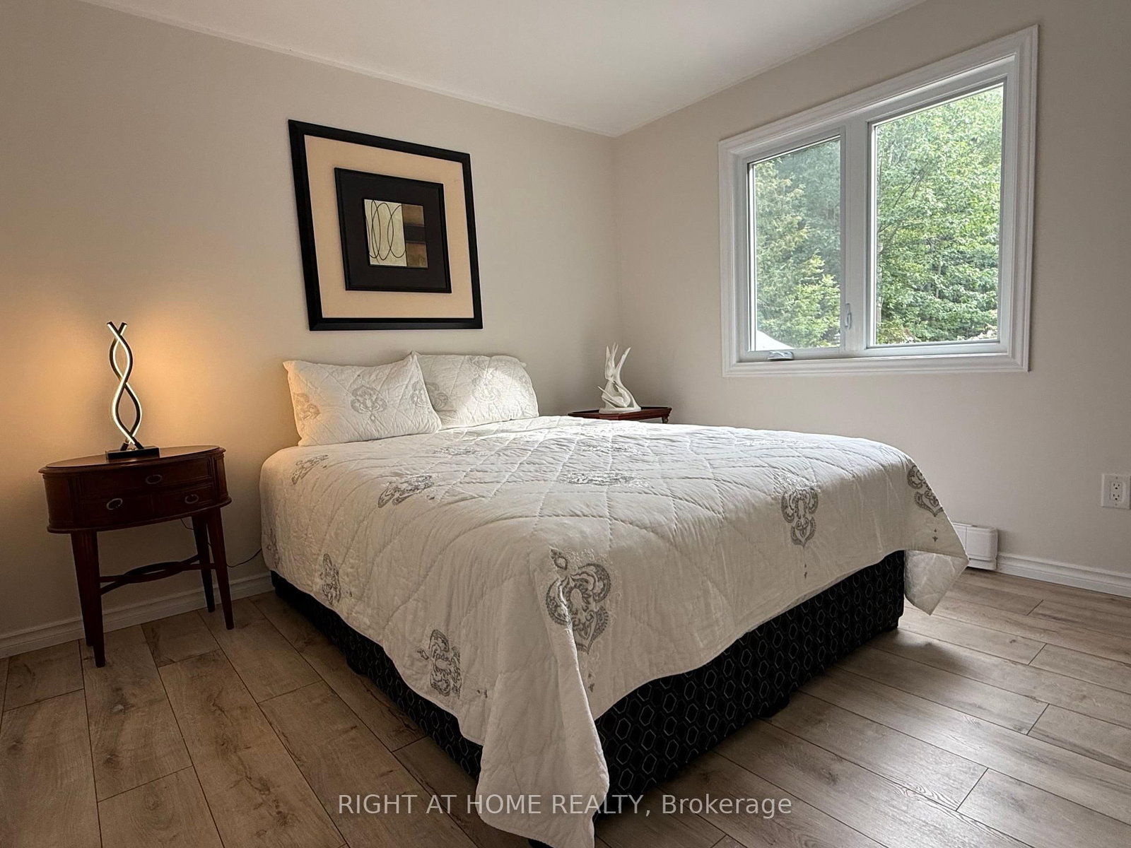605 Oxbow Park Drive • Wasaga Beach, ON photo 8