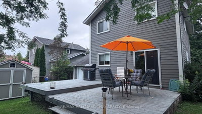 98 Elizabeth Street • Barrie, ON photo 2