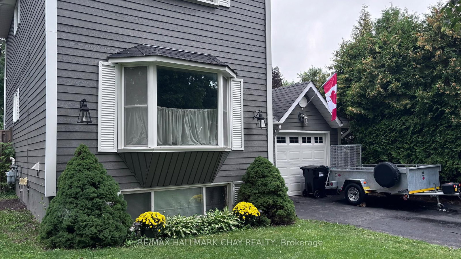 98 Elizabeth Street • Barrie, ON photo 4