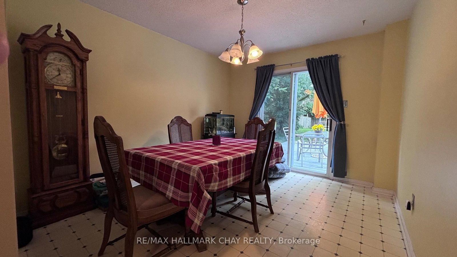 98 Elizabeth Street • Barrie, ON photo 6