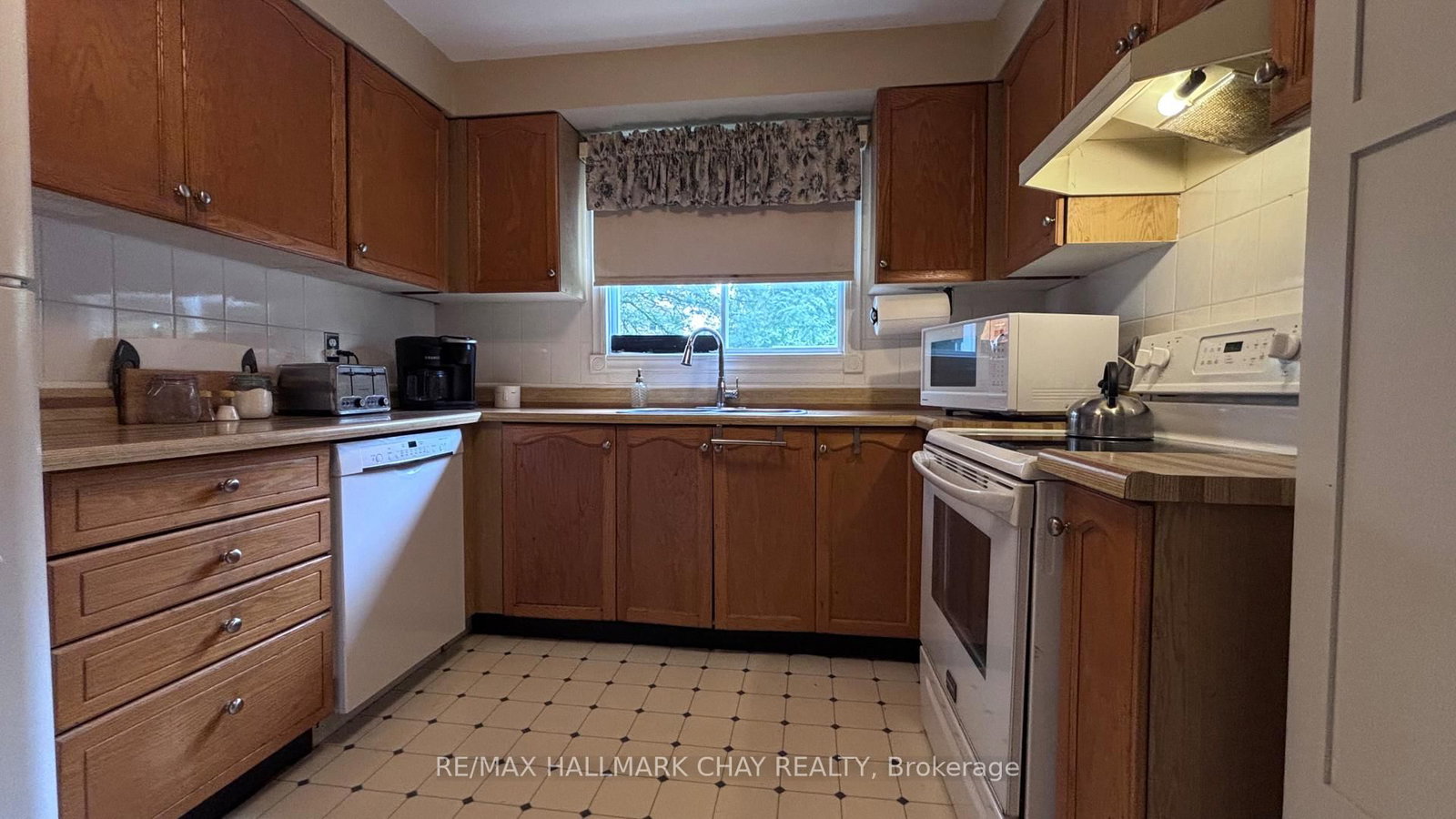 98 Elizabeth Street • Barrie, ON photo 7
