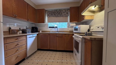 98 Elizabeth Street • Barrie, ON photo 7